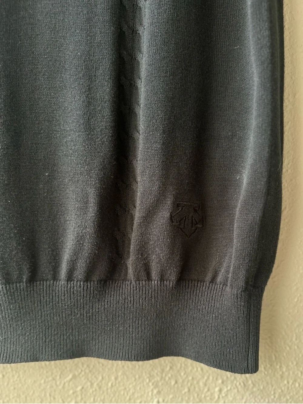 Vintage Descente International Collection Men's Black Cable Knit V-Neck Sweater